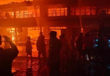 Kebakaran Hebat Hanguskan Belasan Ruko Pasar Pagi Sungai Pinyuh