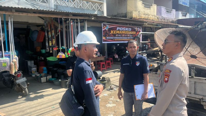      Tim Puslabfor Polda Kalbar Gelar Olah TKP Ilmiah di Sungai Pinyuh     Selidiki Penyebab Kebakaran 18 Ruko 