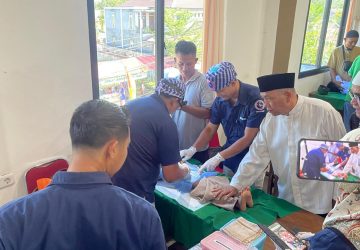 Khitan Massal di Sungai Bakau Besar Laut Dikawal Empat Personel Polres