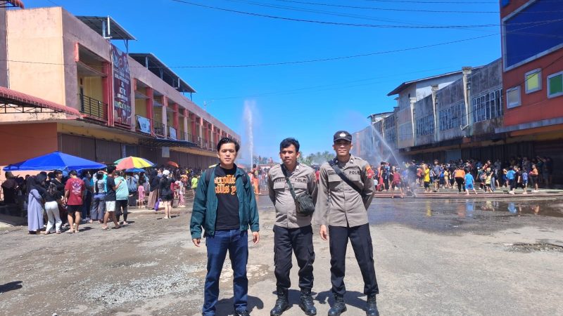 ​Semarak Perayaan Duan Wu Jie, Polsek Sungai Pinyuh Pastikan Kegiatan Perang Air Berjalan Aman dan Kondusif