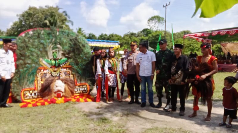 Semarak Sedekah Bumi Desa Sejegi, Danramil Mempawah Hilir Hadir bersama Masyarakat