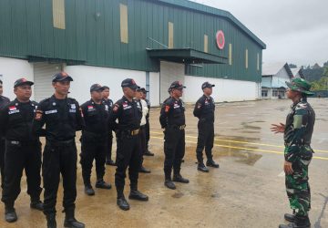 Bangun Satpam Tangguh dan Berkarakter, Babinsa Ahmad Tajid Tanamkan Nilai Bela Negara