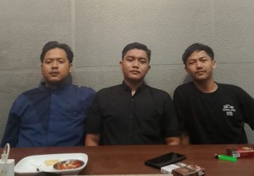      HMI Mempawah Desak Inspektorat Audit Proyek Jalan Rp 297 Juta di Desa Pasir     Aspal Gampang Dikelupas Pakai Tangan 
