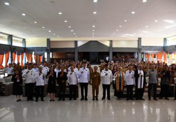 Bupati Sintang Motivasi Guru Agama Kristen Agar Jadi Inspirasi Murid