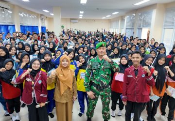 Danramil Buntoro Berikan Wawasan Bela Negara kepada Siswa MPLS SMA Negeri 1 Mempawah Hilir