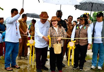 Sekda Sintang Hadiri Deklarasi ODF di Desa Kenyauk