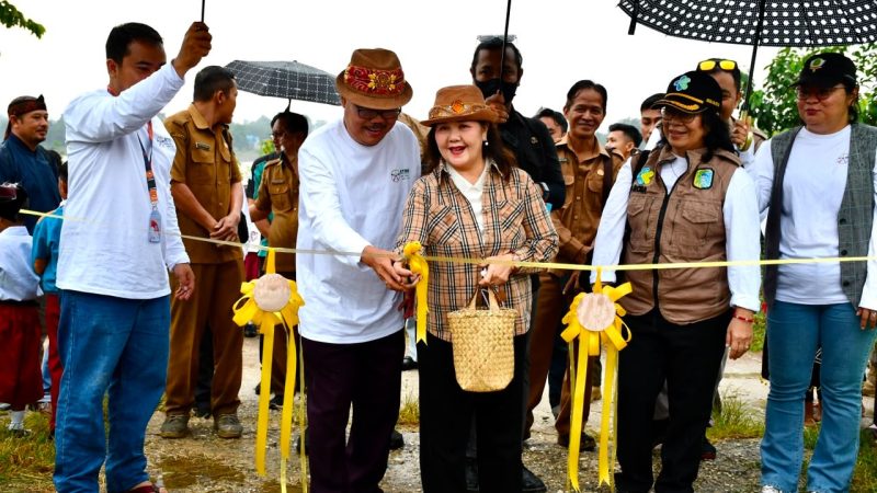 Sekda Sintang Hadiri Deklarasi ODF di Desa Kenyauk