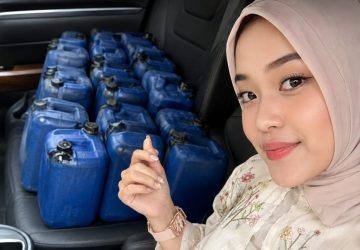 15 Jeriken Bensin yang Menenggelamkan Jabatan Ayah