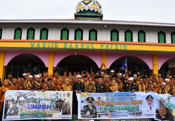 Bupati Gregorius Lepas Keberangkatan 124 Warga Sintang Tunaikan Ibadah Umrah