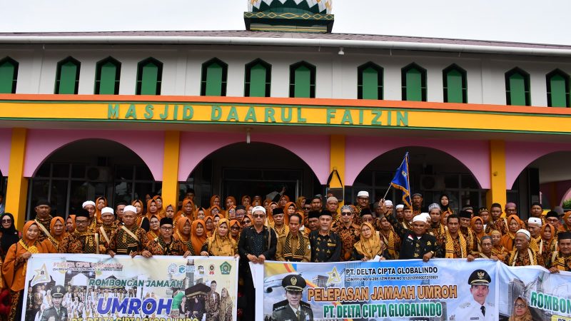 Bupati Gregorius Lepas Keberangkatan 124 Warga Sintang Tunaikan Ibadah Umrah