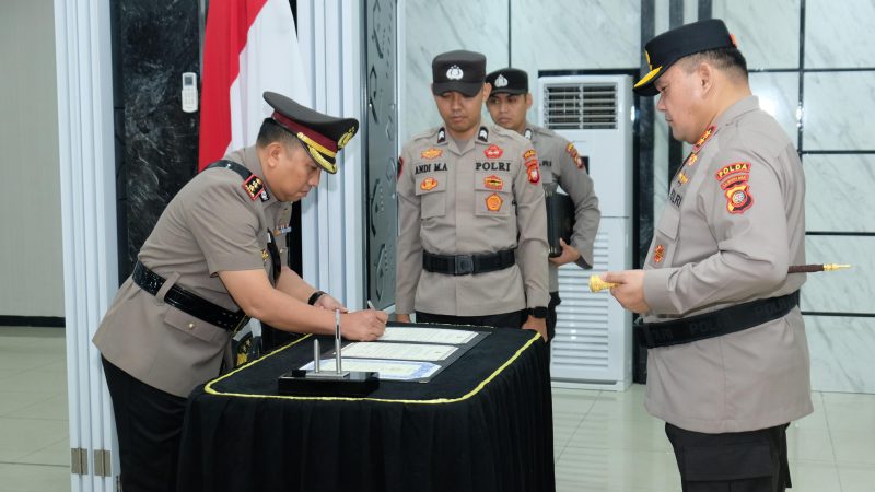 Kapolda Kalbar Pimpin Upacara Serah Terima Jabatan PJU dan Kapolres Jajaran