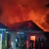 ​Api Mengamuk dalam Hitungan Menit, Keluarga di Mempawah Timur Kehilangan Tempat Tinggal