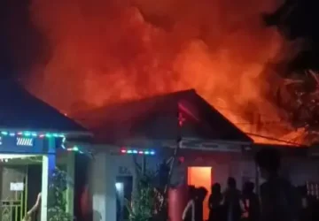 ​Api Mengamuk dalam Hitungan Menit, Keluarga di Mempawah Timur Kehilangan Tempat Tinggal
