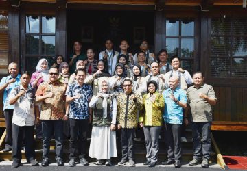 Wabup Florensius Ronny Sambut Mahasiswa UIN Sunan Kalijaga yang Akan KKN di Sintang