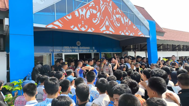 Ratusan Siswa SMKN 1 Mempawah Hilir Gelar Aksi Protes, Tuntut Dua Oknum Guru Diberhentikan Imbas Video Viral