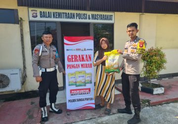 Polres Mempawah Salurkan 8 Ton Beras SPHP Lewat Gerakan Pangan Murah di Sungai Pinyuh
