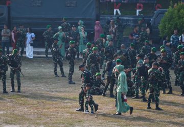 Bupati Sintang Lepas Keberangkatan 460 Prajurit Batalyon 642 Kapuas Menuju Papua