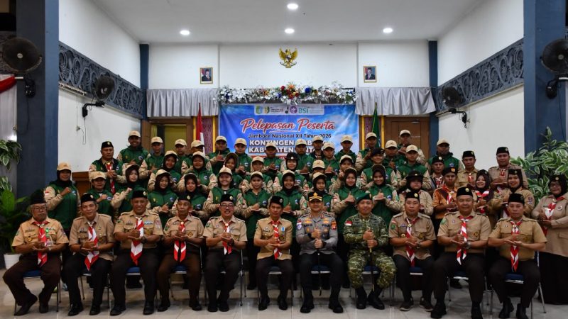 Bupati Gregorius Lepas 35 Anggota Pramuka Sintang Menuju Jambore Nasional XII di Cibubur