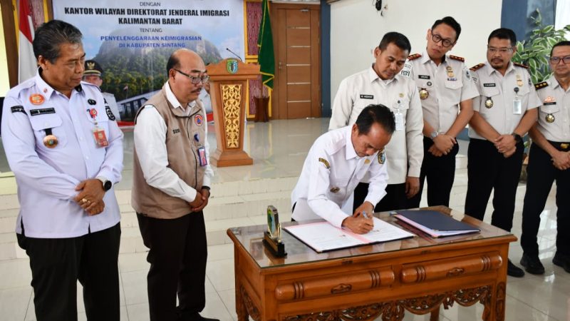 Pemkab Sintang dan Kanwil Imigarasi Kalbar Teken MoU Hadirkan Pelayanan Keimigrasian