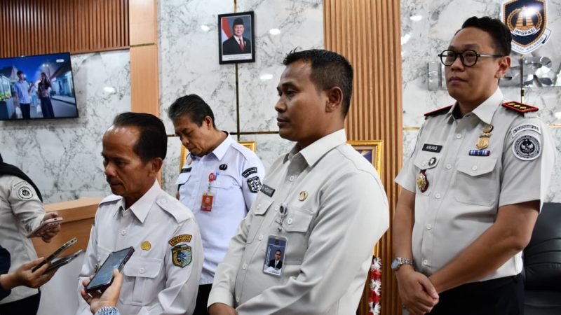 Bupati Sintang Kunjungi Lounge Imigrasi, Pastikan Urus Paspor Zero Percaloan