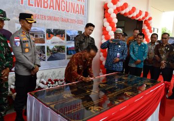 Bupati Sintang Resmikan 22 Proyek 2025-2026