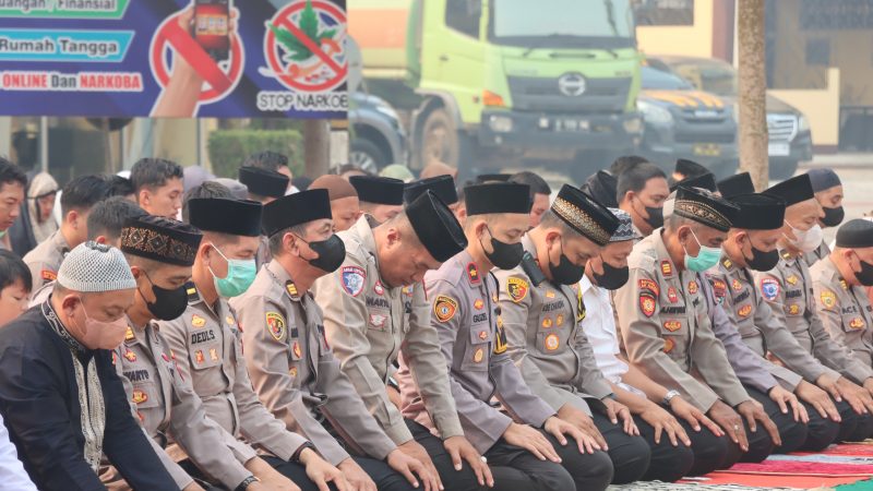 Ketuk Pintu Langit, Polres Mempawah Gelar Shalat Istisqa Minta Hujan